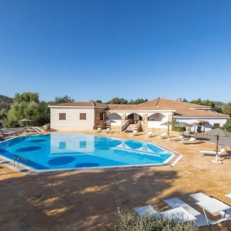 Chic Antonina Studio Sleeps 2 *