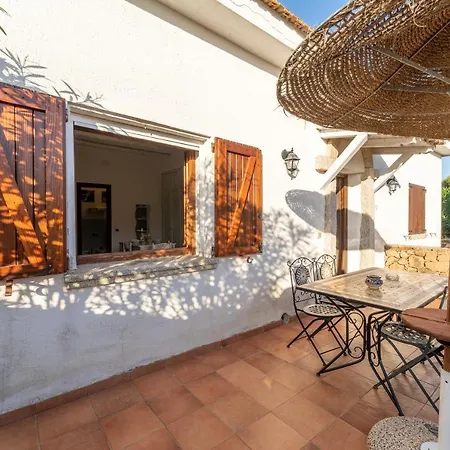 Chic Antonina Studio Sleeps 2 Marinella (Sardinia)