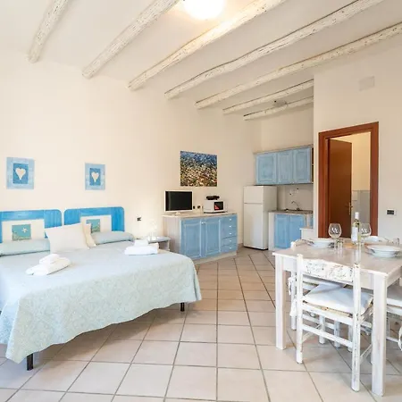 Chic Antonina Studio Sleeps 2